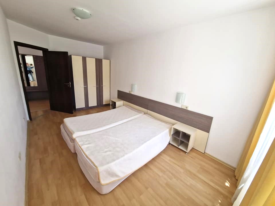 Банско: Обзаведен двустаен апартамент с южна тераса близо до ски лифта