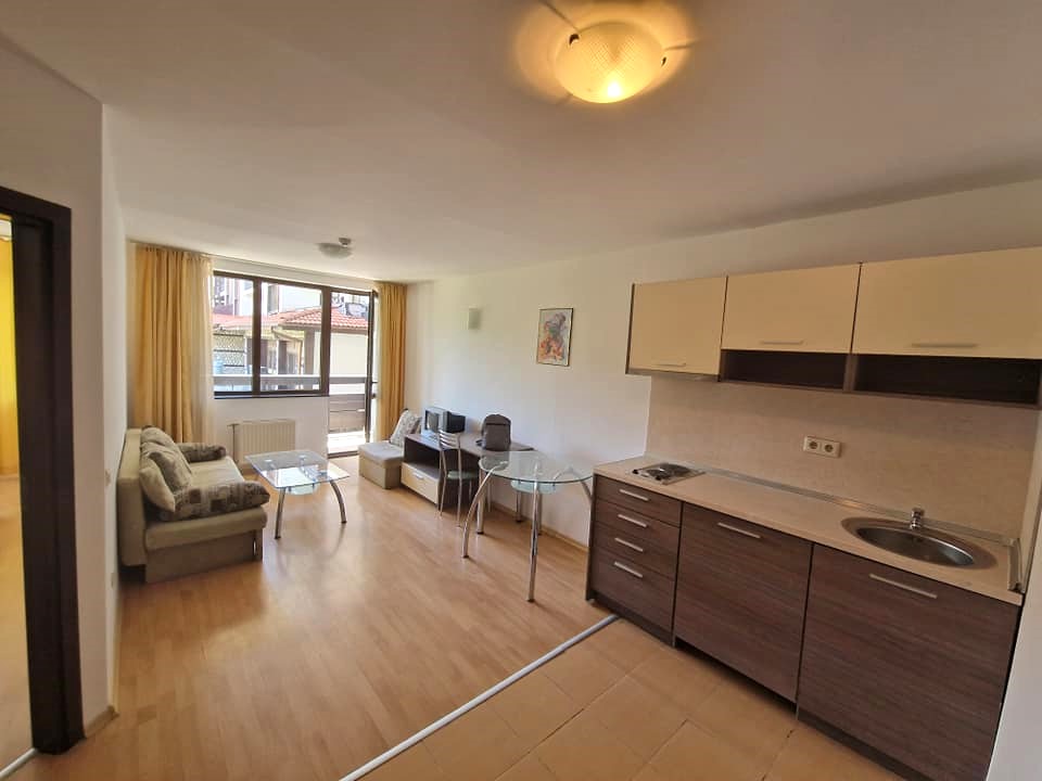 Банско: Обзаведен двустаен апартамент с южна тераса близо до ски лифта