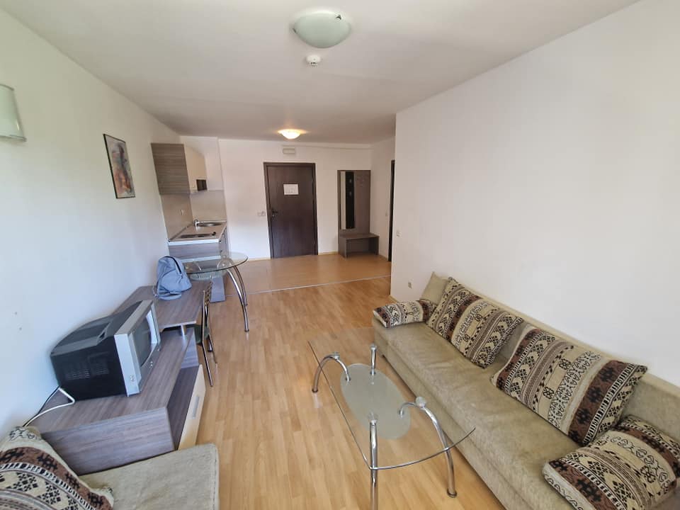 Банско: Обзаведен двустаен апартамент с южна тераса близо до ски лифта