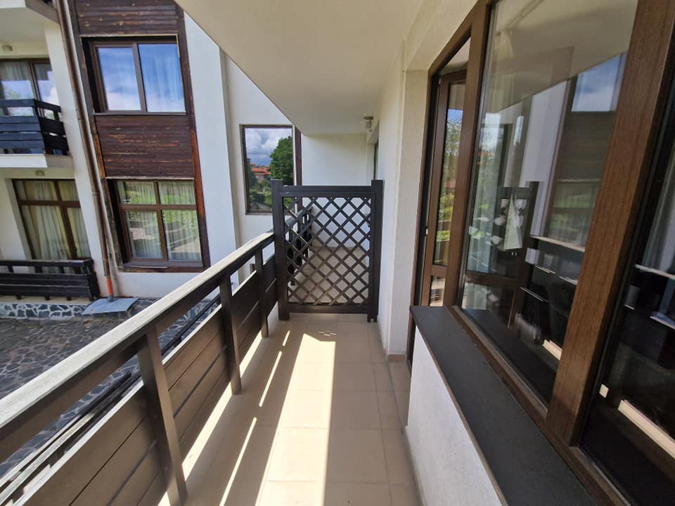 Банско: Обзаведен двустаен апартамент с южна тераса близо до ски лифта