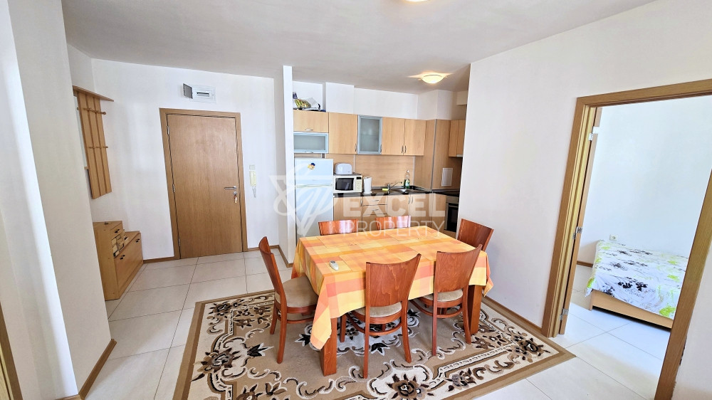 🏡 Тристаен апартамент с гледка към басейна в отлично поддържан комплекс