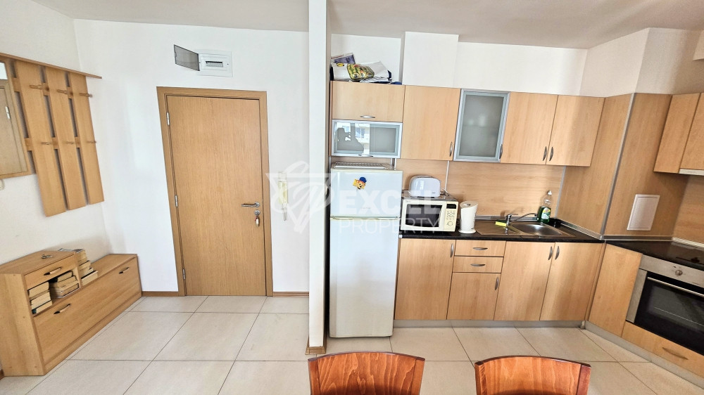 🏡 Тристаен апартамент с гледка към басейна в отлично поддържан комплекс