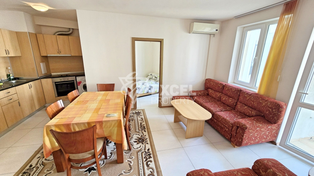 🏡 Тристаен апартамент с гледка към басейна в отлично поддържан комплекс