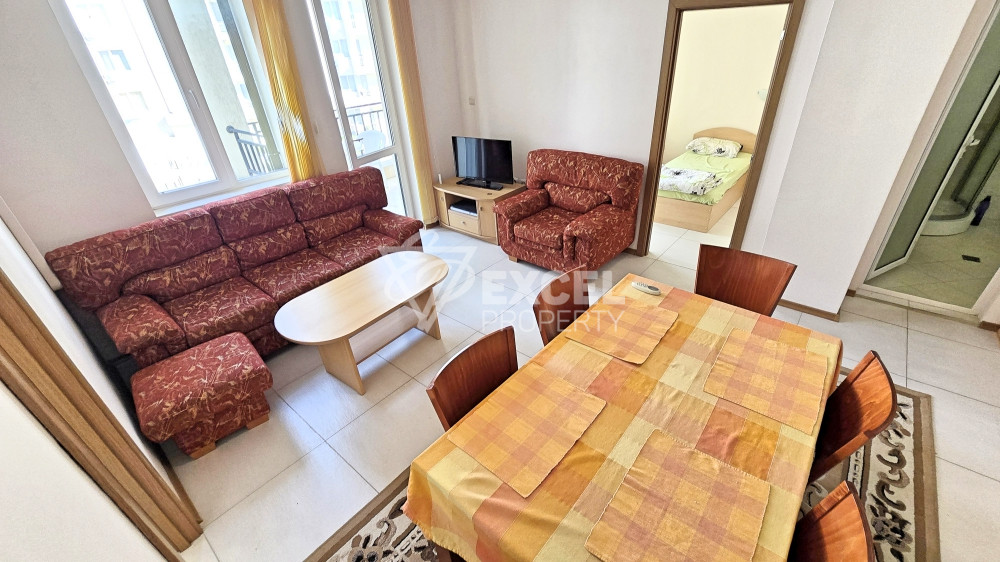 🏡 Тристаен апартамент с гледка към басейна в отлично поддържан комплекс