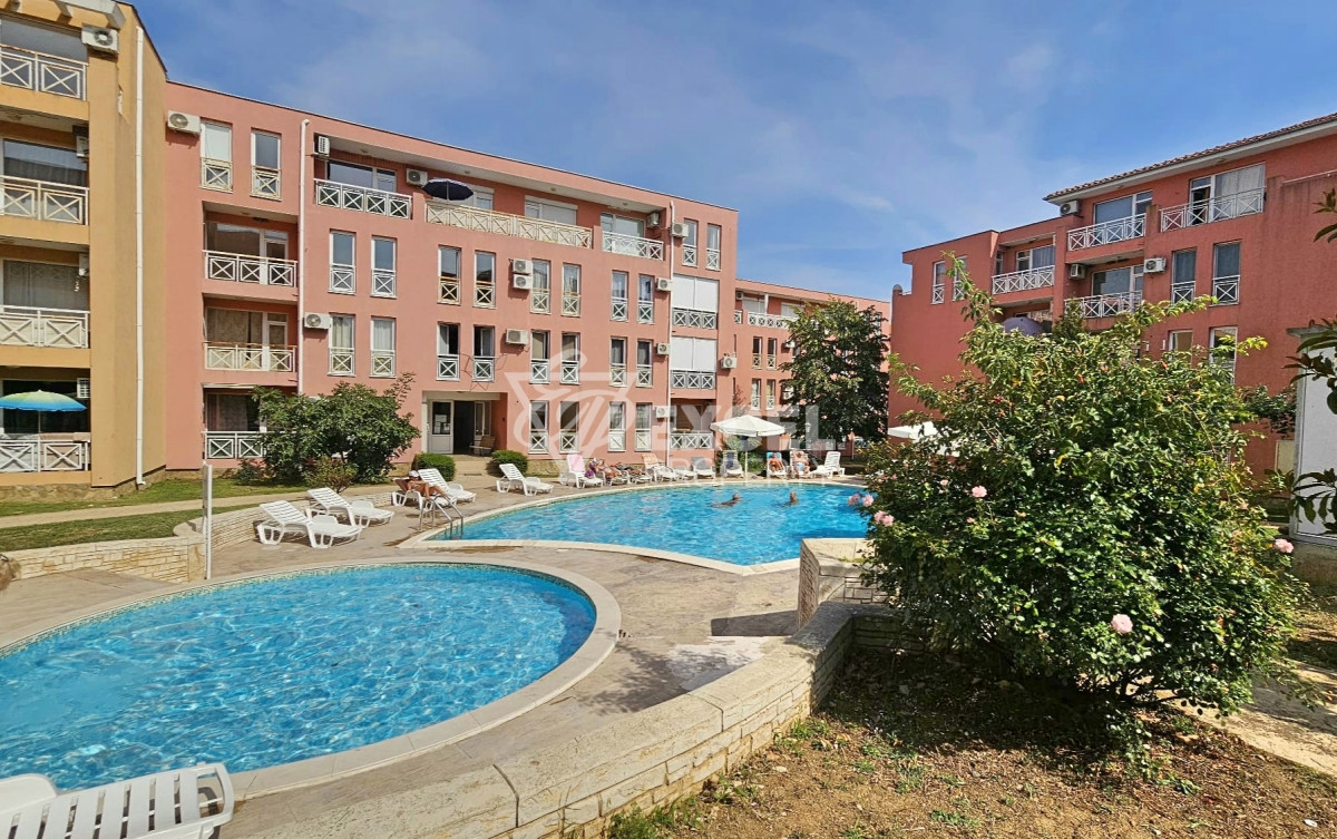 Мебелирано студио в комплекс Съни Дей 6