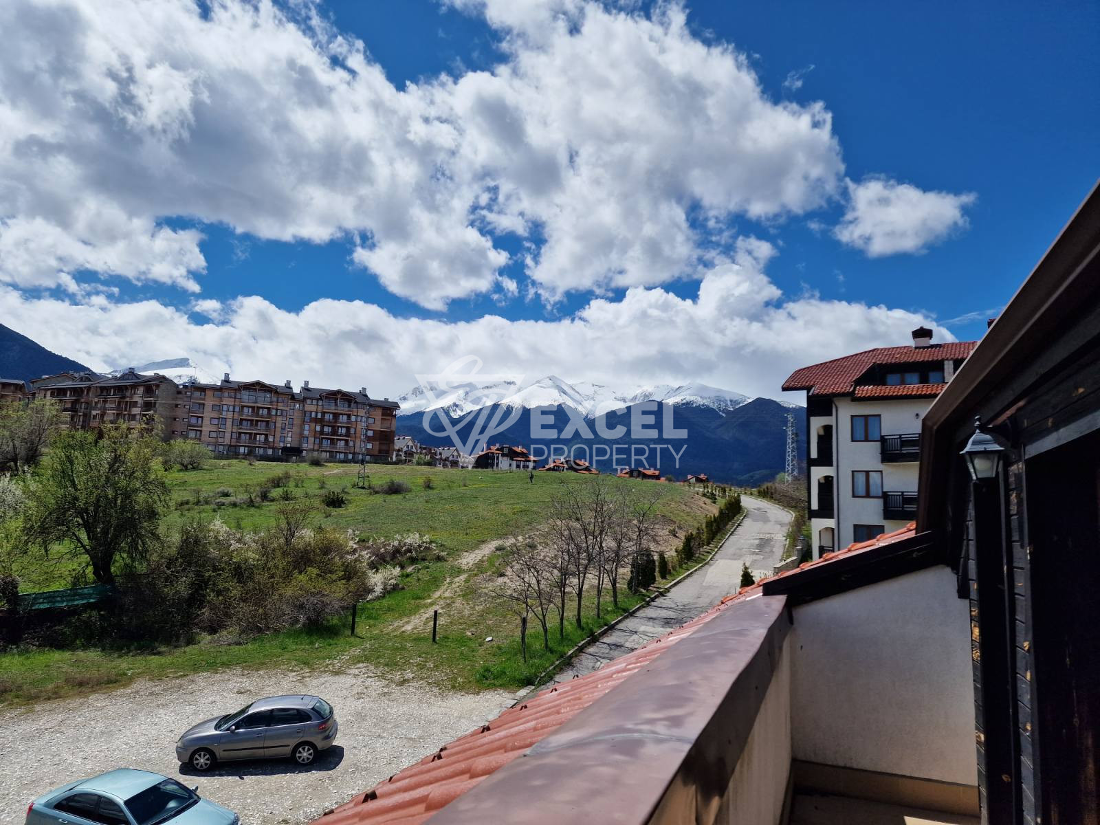 Тристаен обзаведен апартамент за продажба в Банско с панорама Пирин
