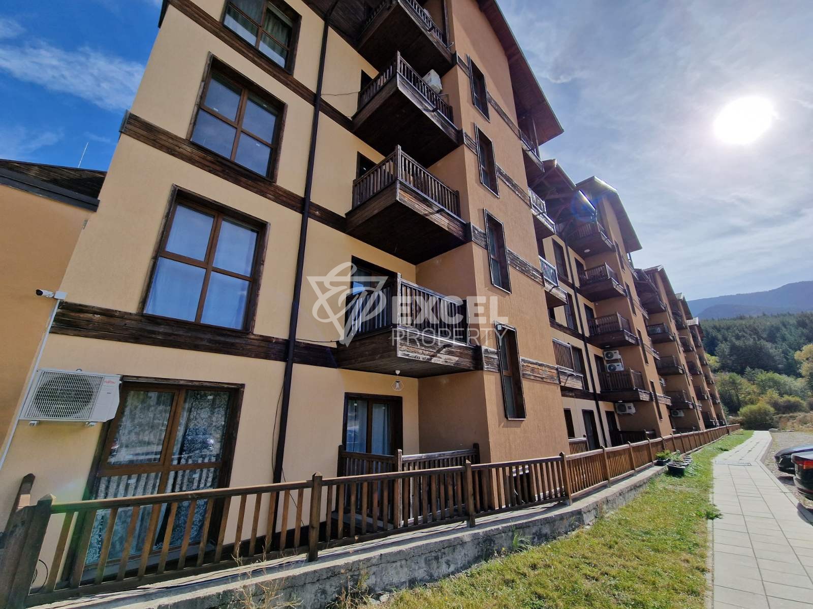 Прекрасен двустаен апартамент в жилищна сграда с ниска такса поддръжка, Банско!