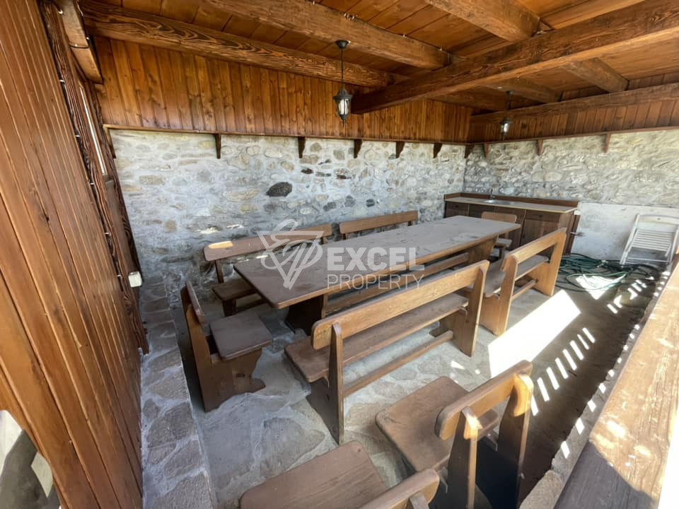 Двуетажна къща с камина за продажба в близост до Разлог и Банско