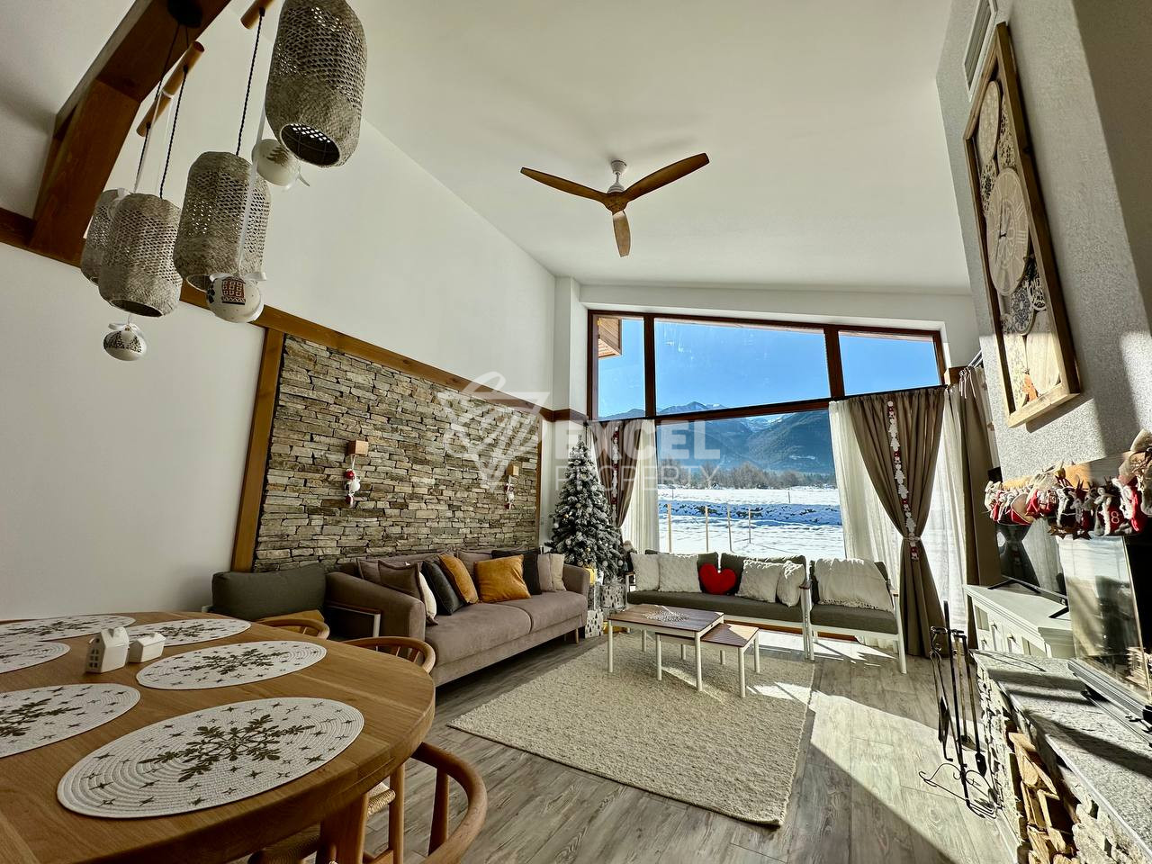 Алпийска идилия: Едноетажна къща с две спални и офис за продажба, в близост до Пирин Голф