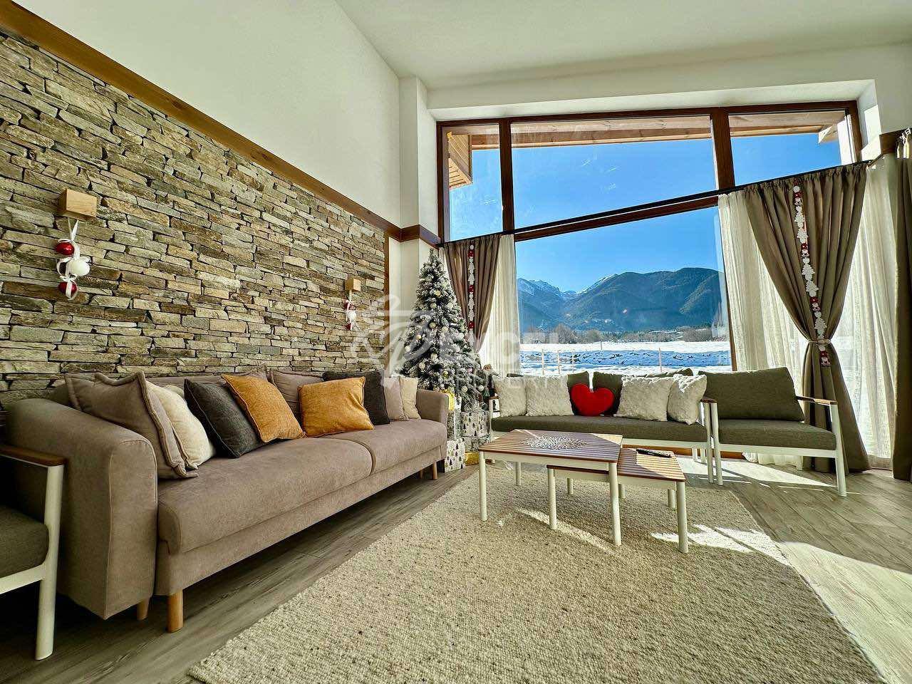 Алпийска идилия: Едноетажна къща с две спални и офис за продажба, в близост до Пирин Голф
