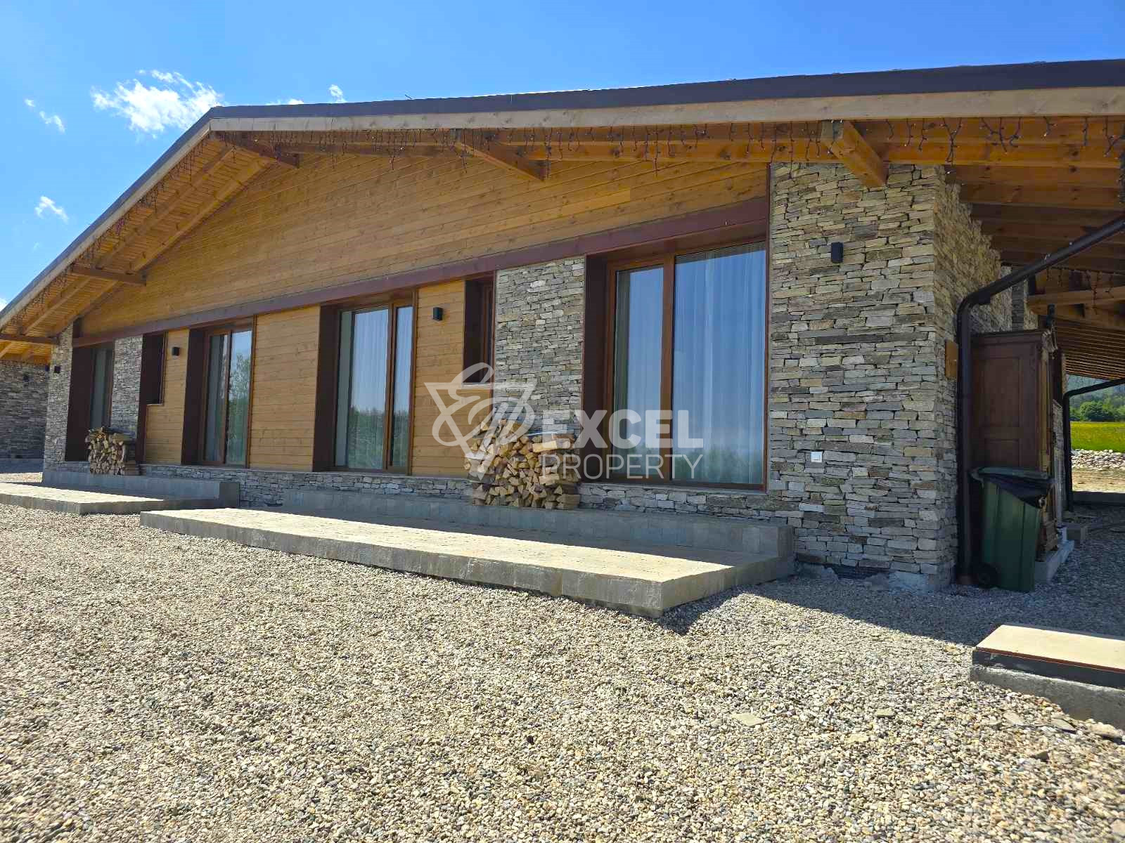 Едноетажна къща в алпийски стил за продажба, в непосредствена близост до Пирин Голф