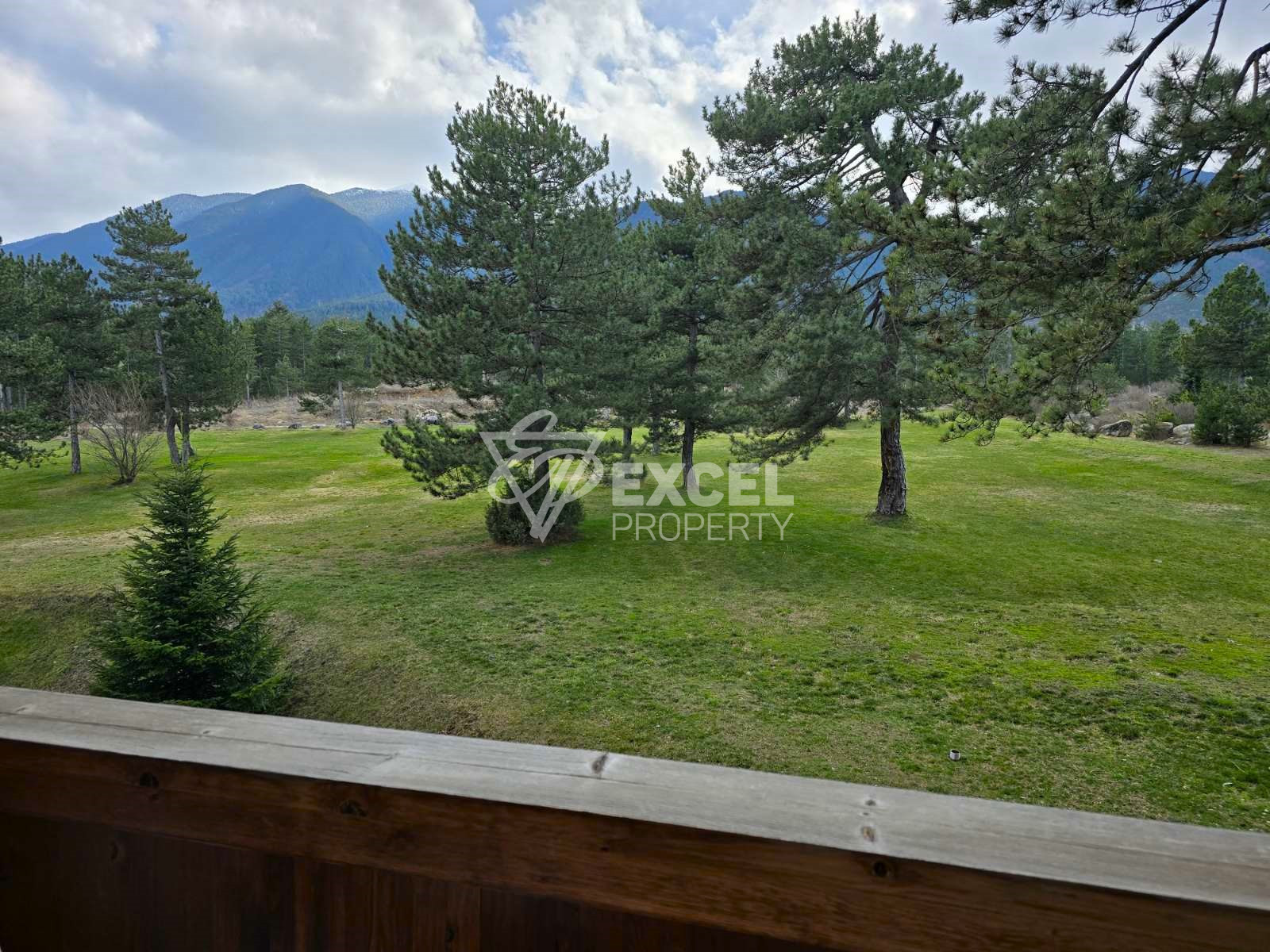Слънчев двустаен апартамент за продажба в сърцето на Pirin Golf & Country Club!