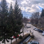 Южен двустаен апартамент с мазе в центъра на Разлог