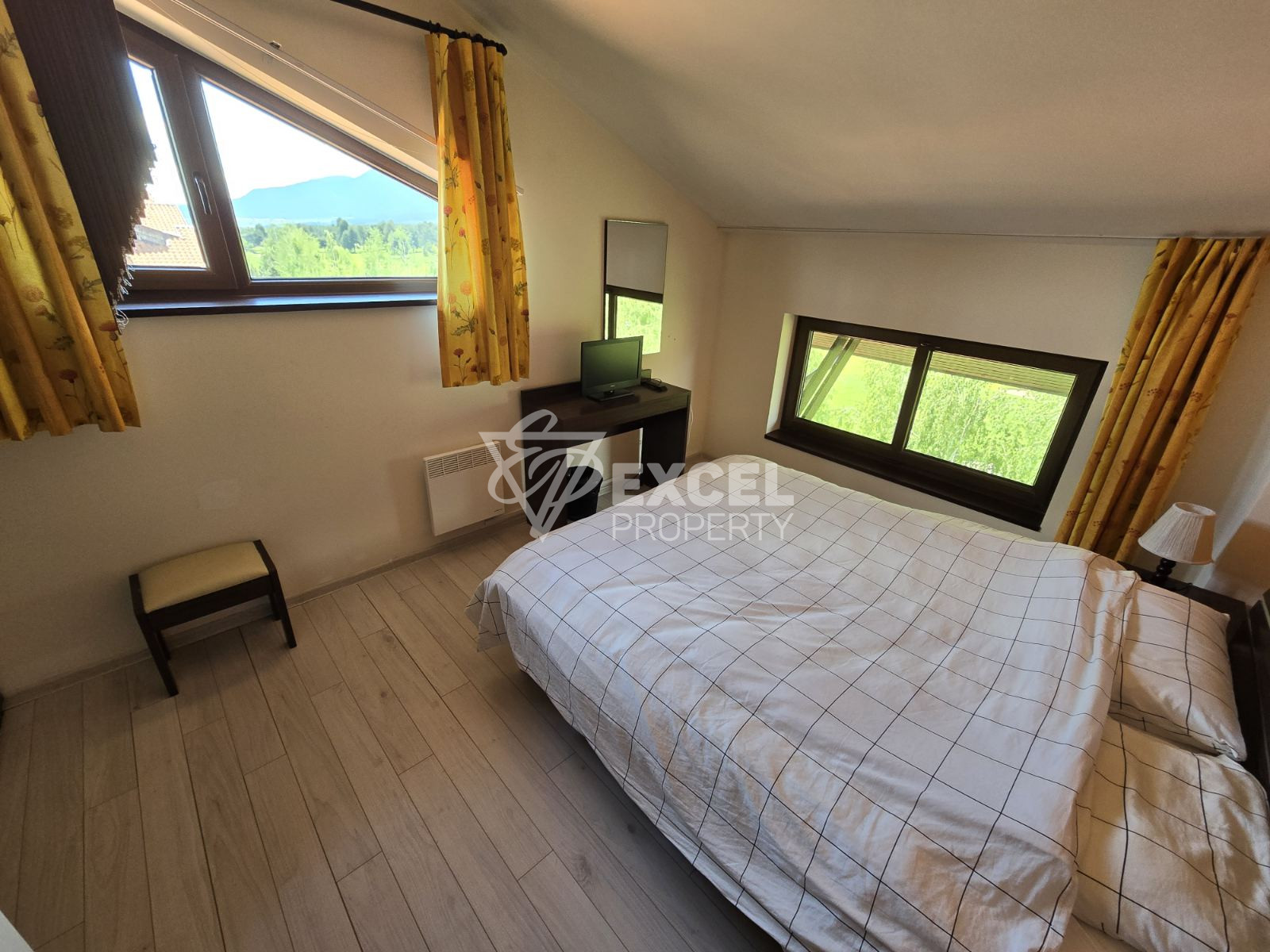 Изключителен мезонет с три спални и великолепна панорамна гледка към върховете на Пирин