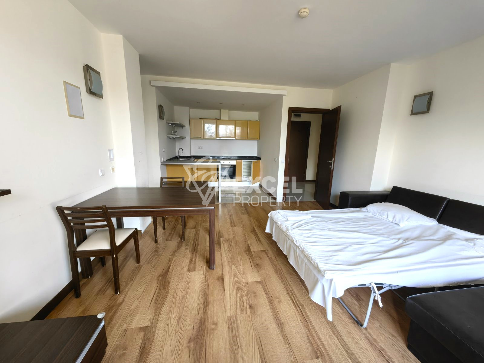 Изключителен имот за продажба: Тристаен апартамент с великолепна гледка към върховете на Пирин