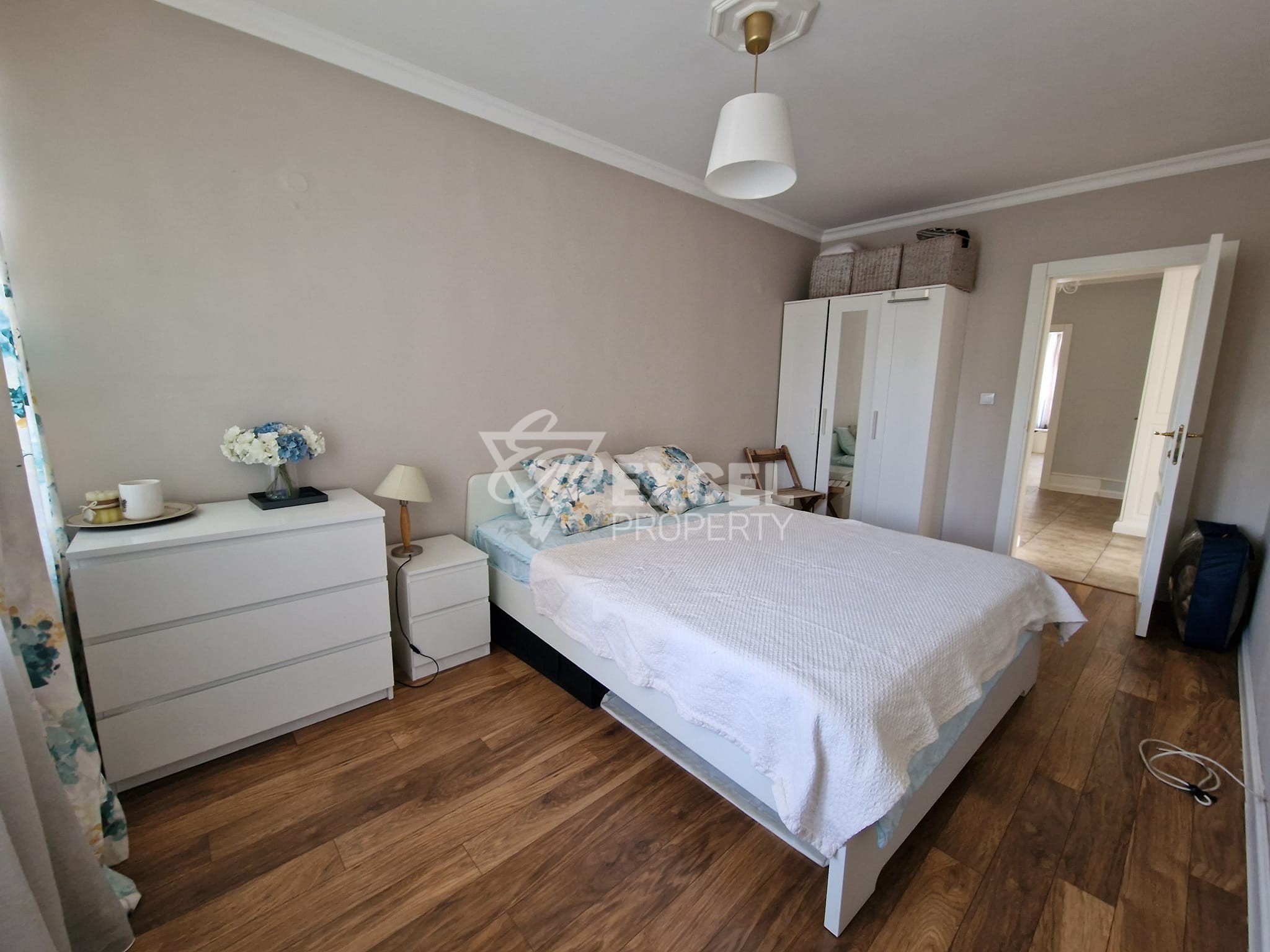 Ексклузивен апартамент с три спални и гараж за продажба в София на границата между Дианабад  и Студентски град