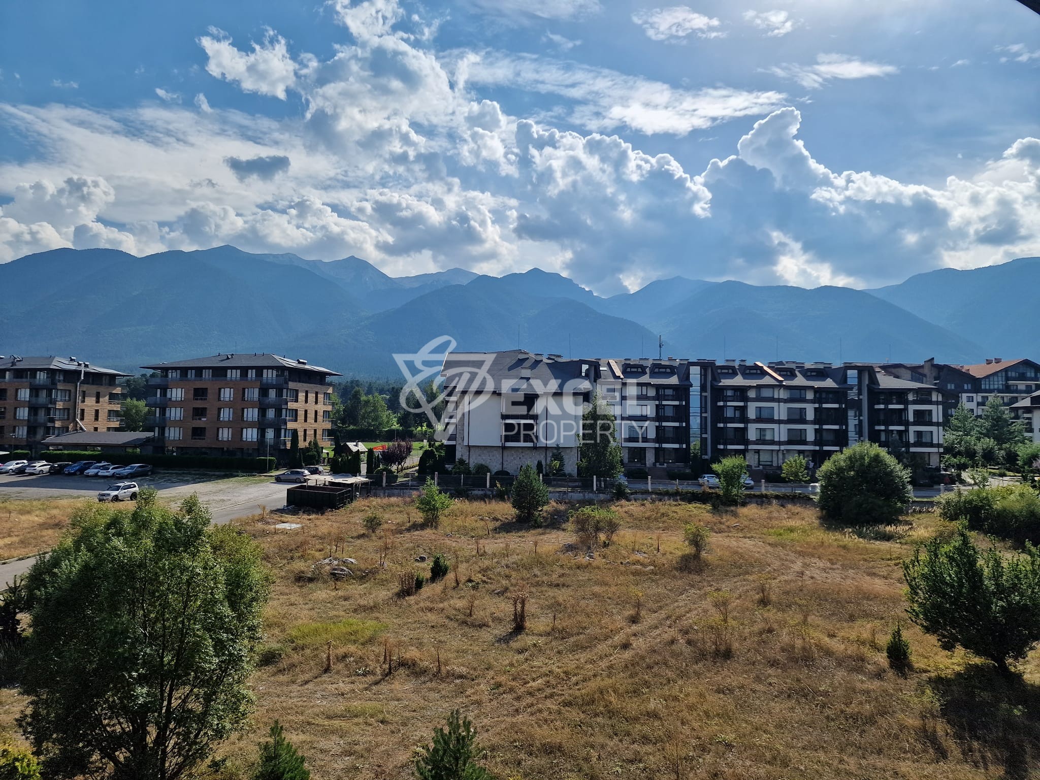 Двустаен апартамент с фронтална гледка към Пирин планина до Голф игрище