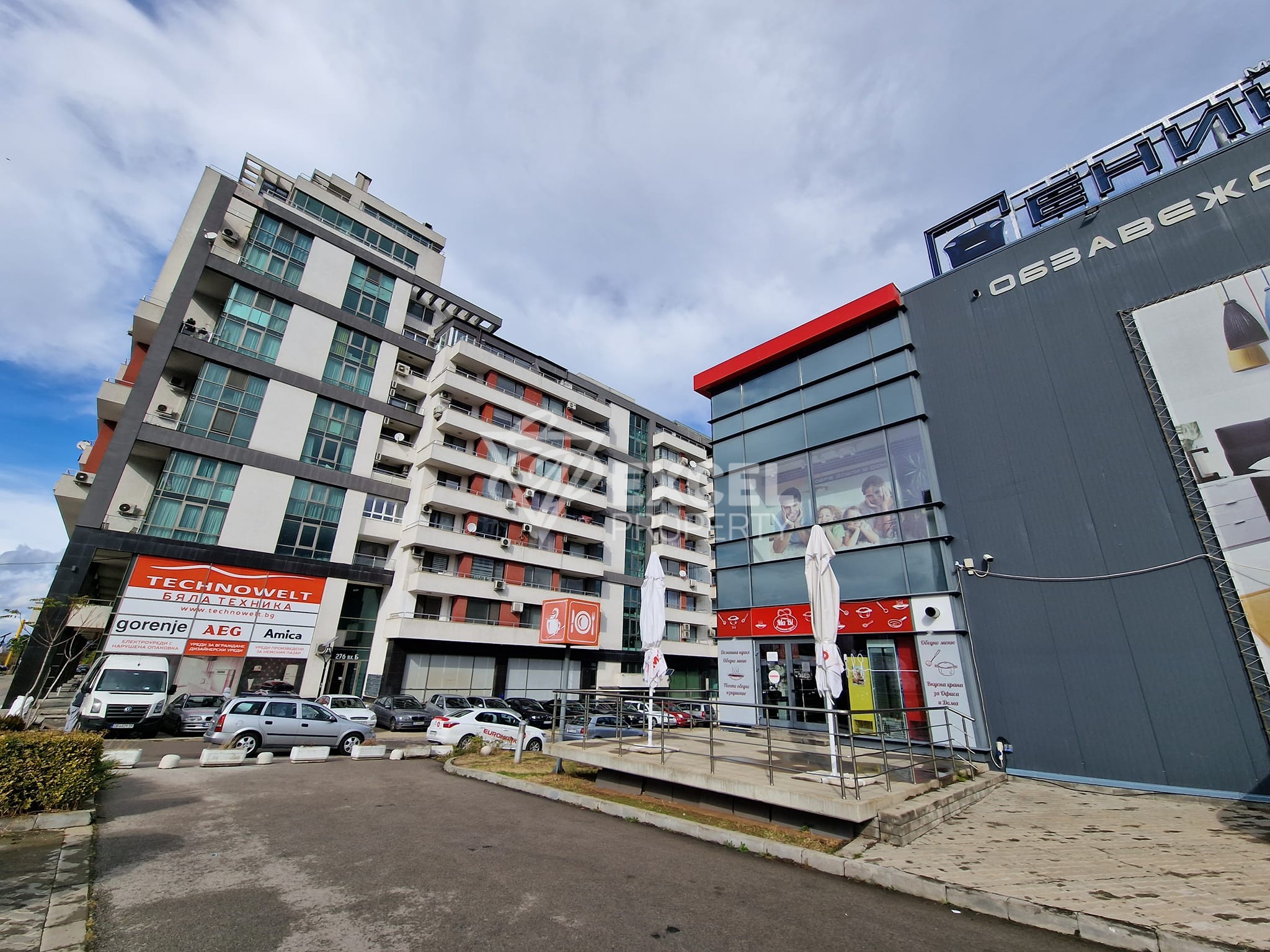 Просторен двустаен апартамент с възможност да се преустрои в тристаен за продажба в Люлин 2, София