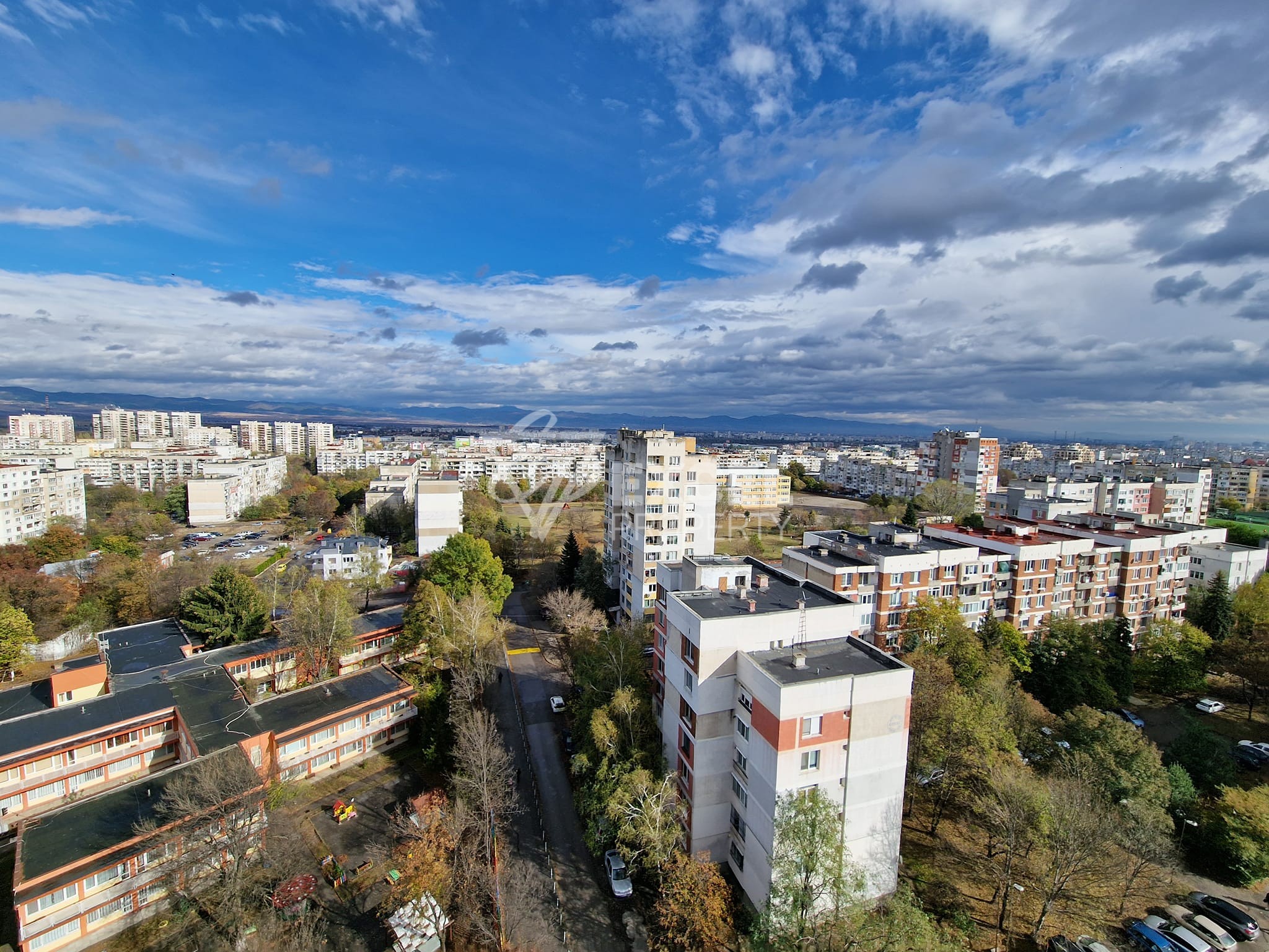 Просторен двустаен апартамент с възможност да се преустрои в тристаен за продажба в Люлин 2, София