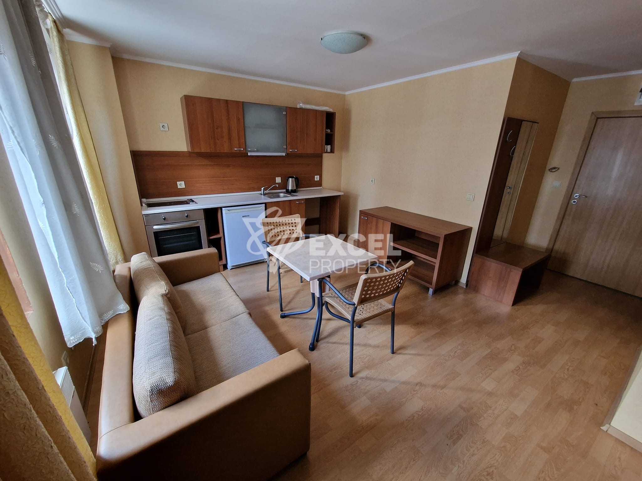 Двухкомнатная квартира в жилом доме на продажу в Банско рядом с отелем Лаки