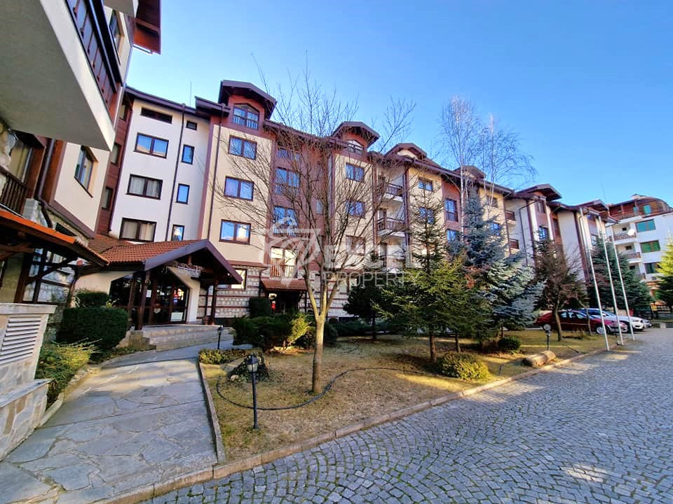 Двустаен апартамент с камина до Хотел Кемпински и Ресторант Виктория за продажба в Банско