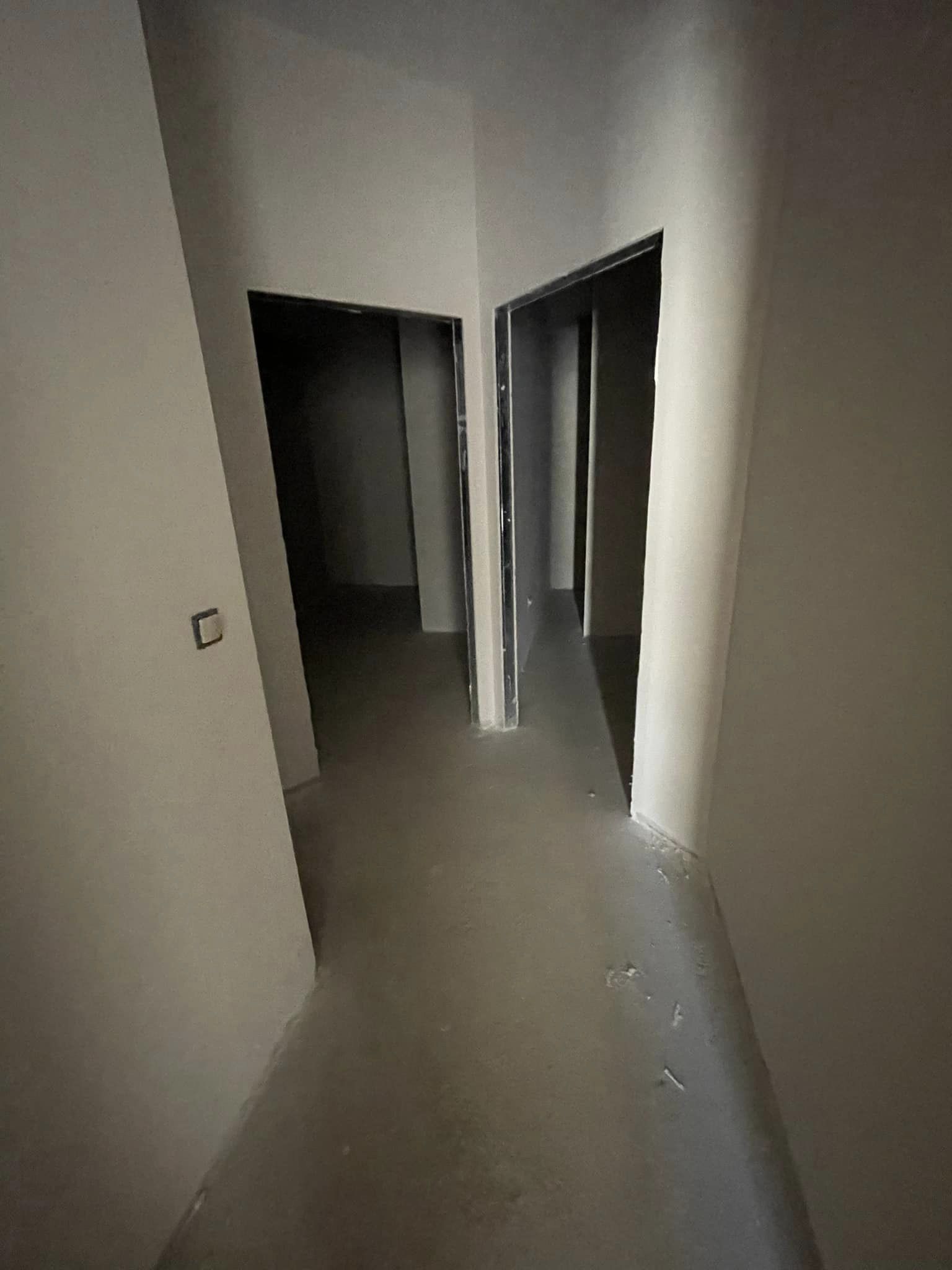 Просторен многостаен необзаведен апартамент за продажба в Банско