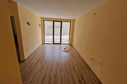 Необзаведен двустаен апартамент за продажба на 100 метра от Ски лифта