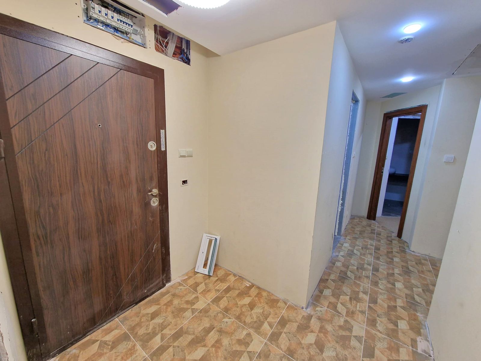 Банско: Тристаен апартамент за продажба в жилищна сграда с ниска такса