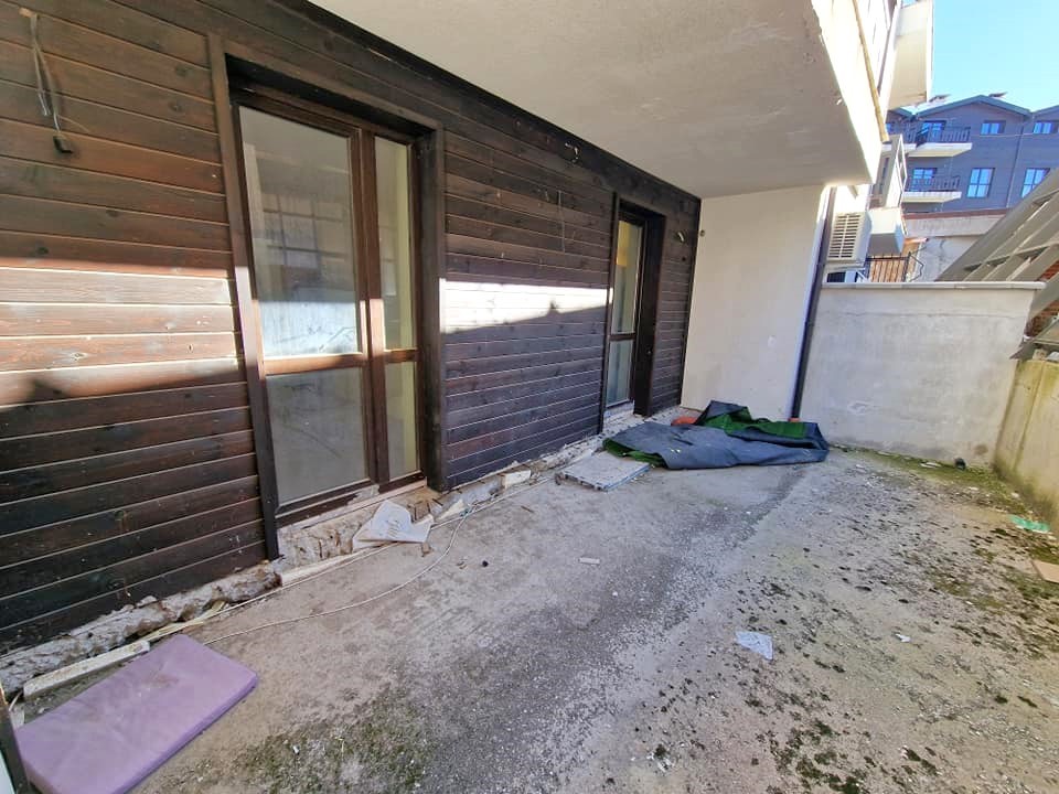 Банско: Тристаен апартамент за продажба в жилищна сграда с ниска такса