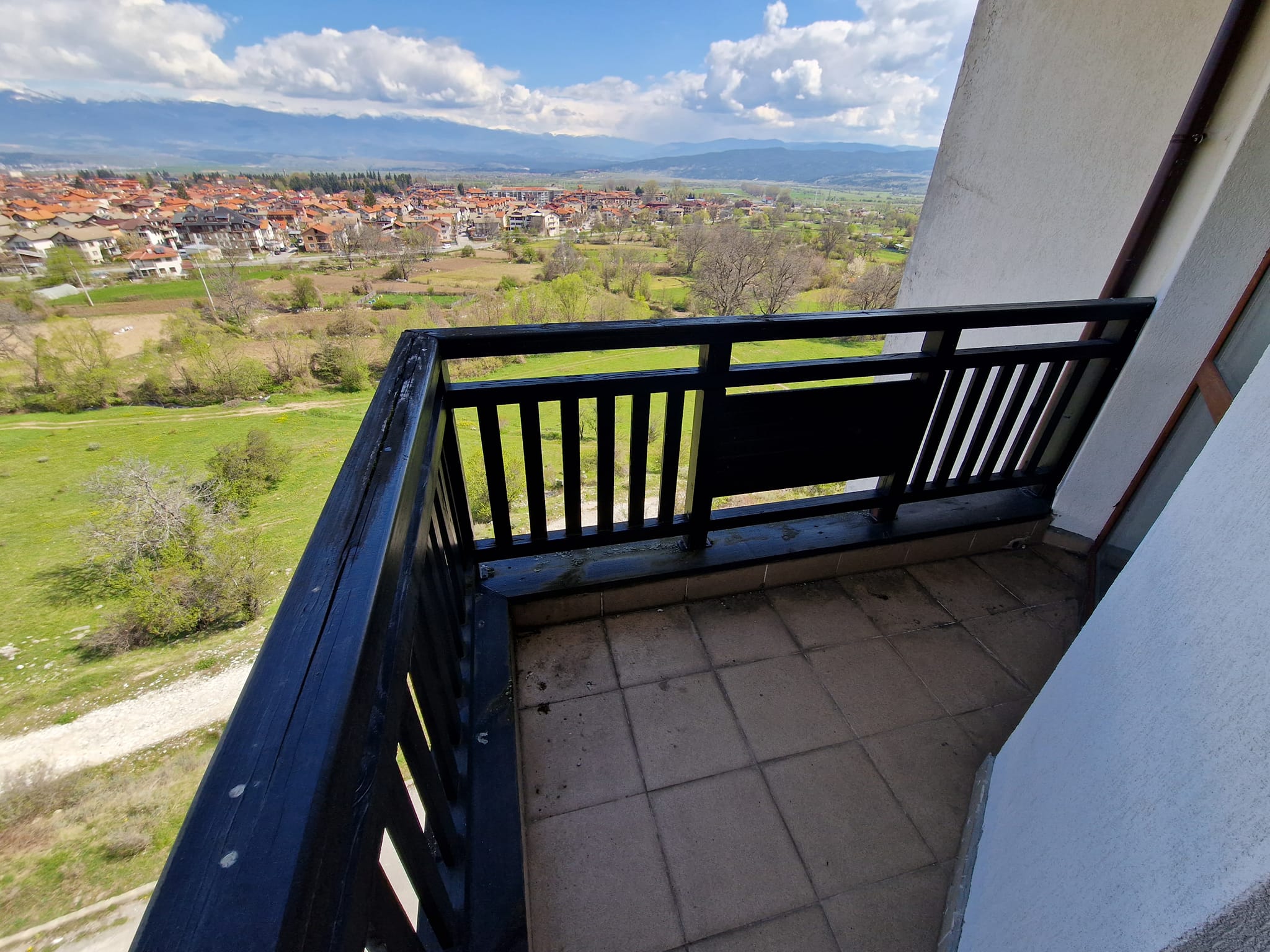 Банско: Тристаен апартамент за продажба с панорамна гледка