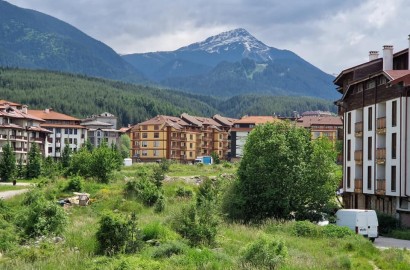 Изгоден южен тристаен апартамент за продажба с гледка към Пирин планина
