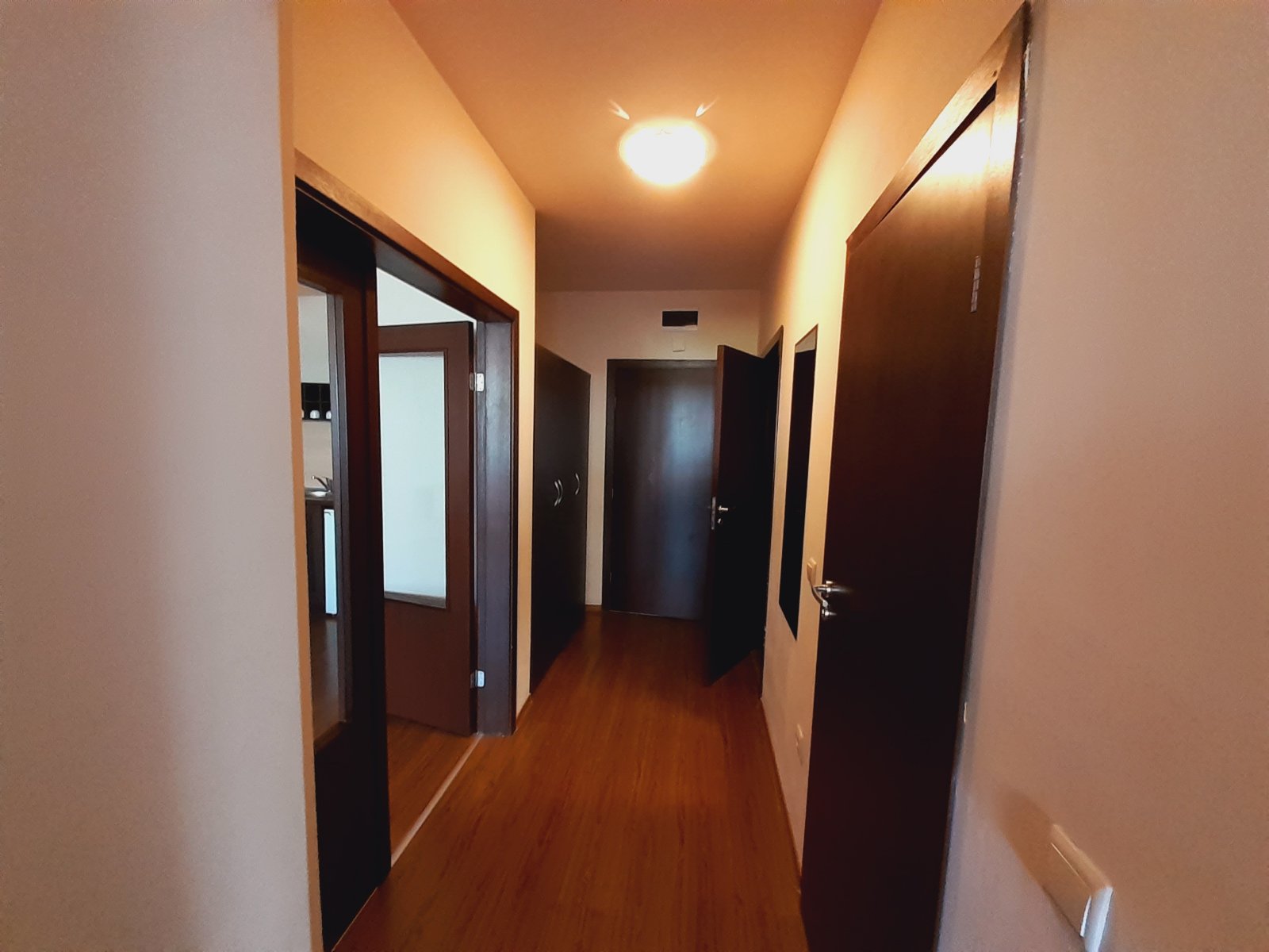 Просторен двустаен апартамент в Банско Роял Тауърс до Ски лифта