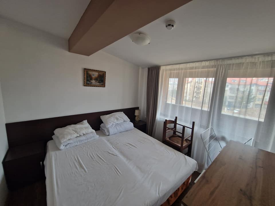 Тристаен апартамент в затворен комплекс Elegant LUX с фронтална гледка към Пирин планина