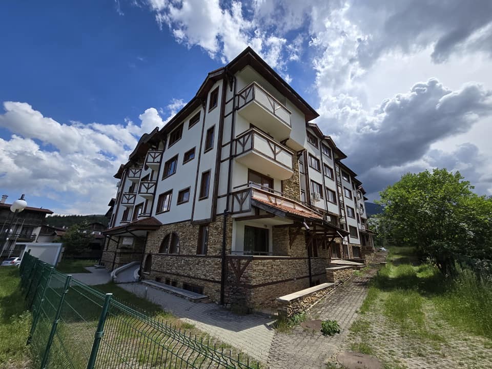 Уникален тристаен апартамент с фронтална гледка към Тодорка за продажба в Банско