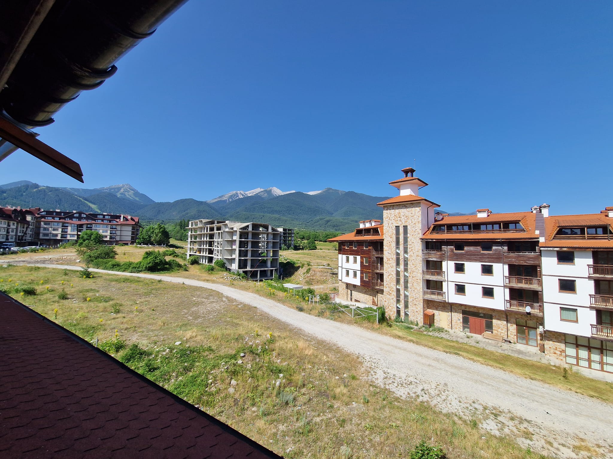 Енергийно ефективен апартамент за продажба с гледка към Пирин планина
