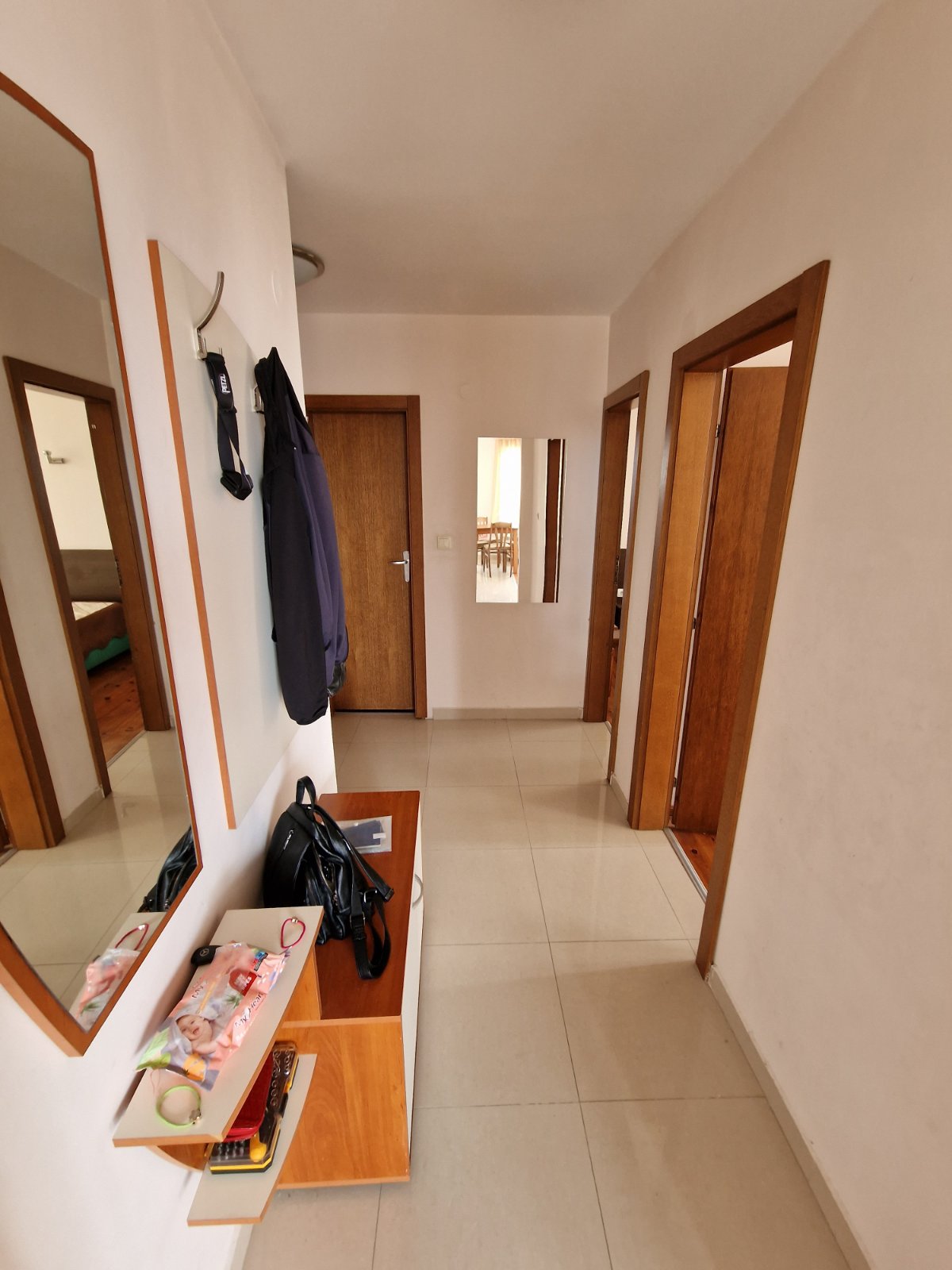 Просторен апартамент с две спални и паркомясто в поддържан комплекс в Банско