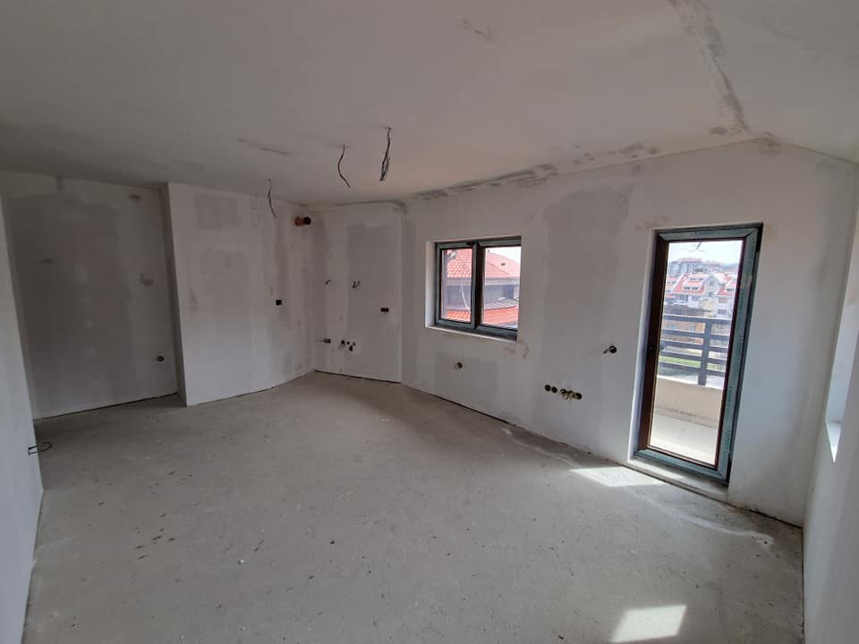 Изгоден тристаен апартамент за продажба с гледка към Пирин в Банско