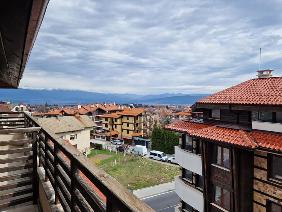 Изгоден тристаен апартамент за продажба с гледка към Пирин в Банско