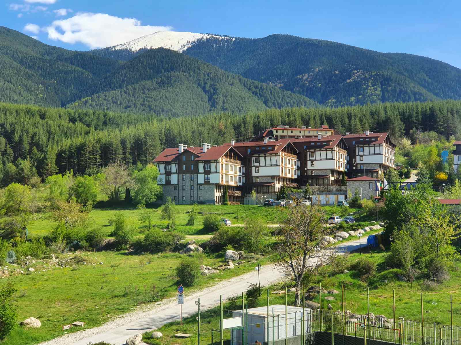 Обзаведен едностаен апартамент с гледка към връх Тодорка и Грийн Лайф, Банско