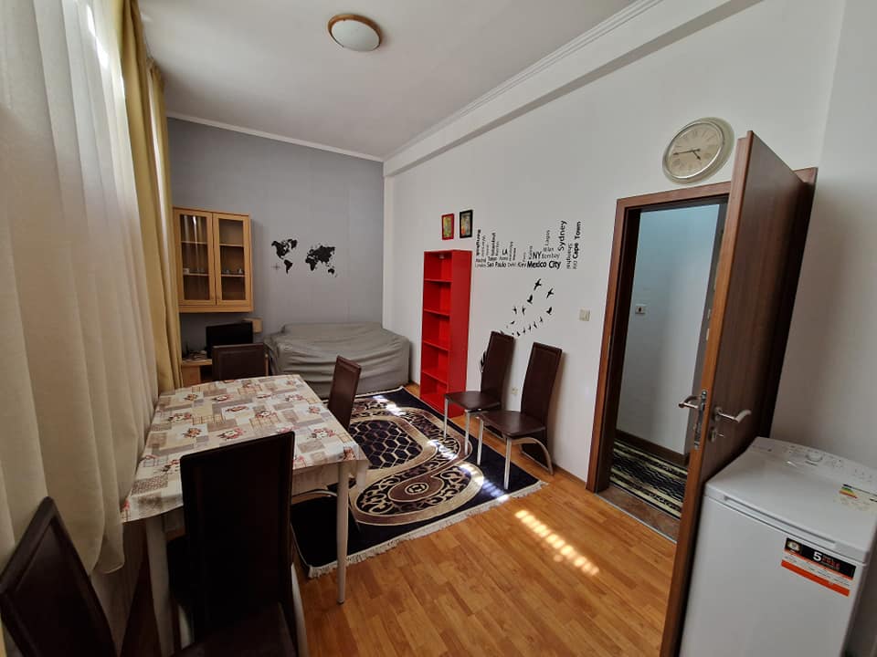 Двустаен обзаведен апартамент с инсталация за самостоятелно парно за продажба в Банско