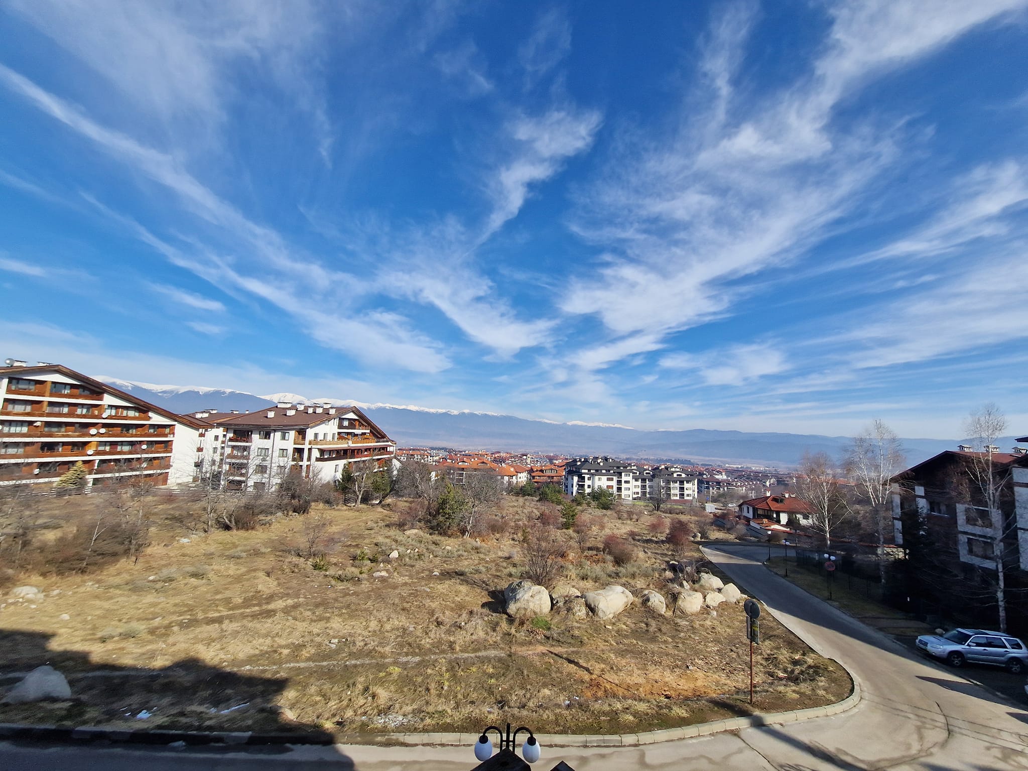 Уникален четиристаен апартамент със зашеметяваща гледка към три планини и град Банско