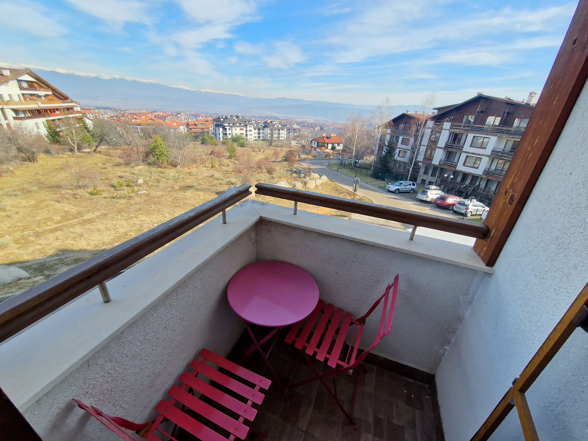 Уникален четиристаен апартамент със зашеметяваща гледка към три планини и град Банско