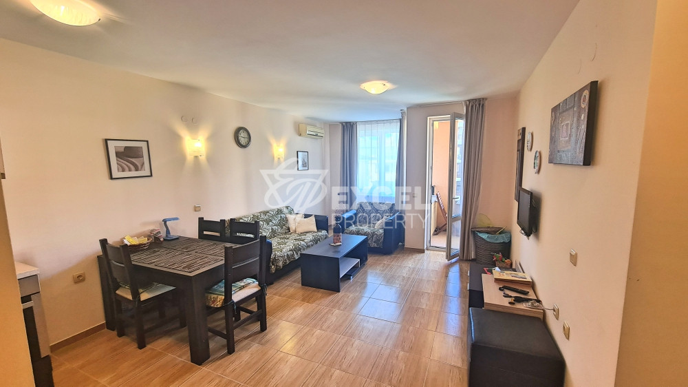 Просторен и красив двустаен апартамент с гледка басейн в Свети Влас