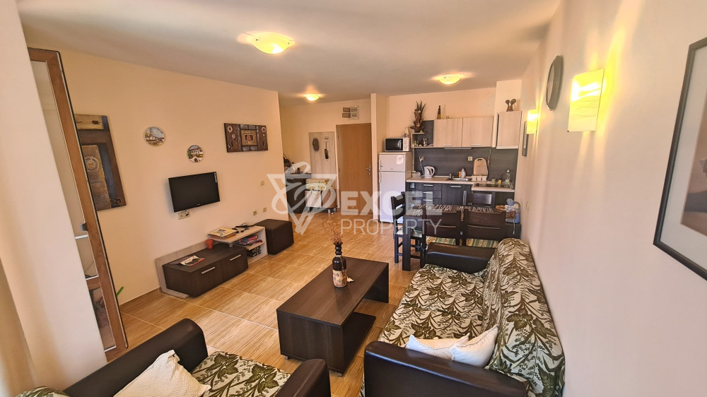 Просторен и красив двустаен апартамент с гледка басейн в Свети Влас