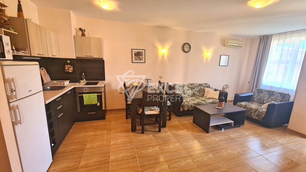 Просторен и красив двустаен апартамент с гледка басейн в Свети Влас