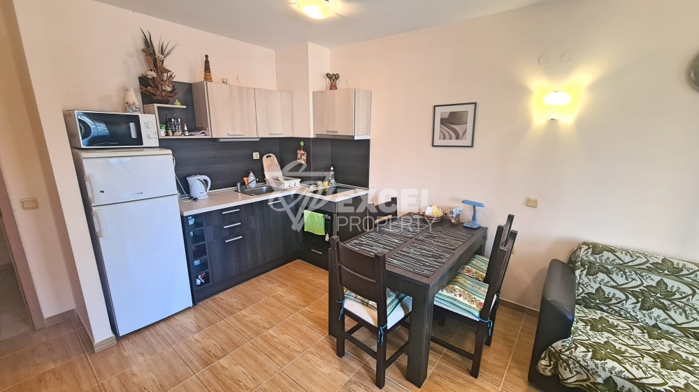 Просторен и красив двустаен апартамент с гледка басейн в Свети Влас