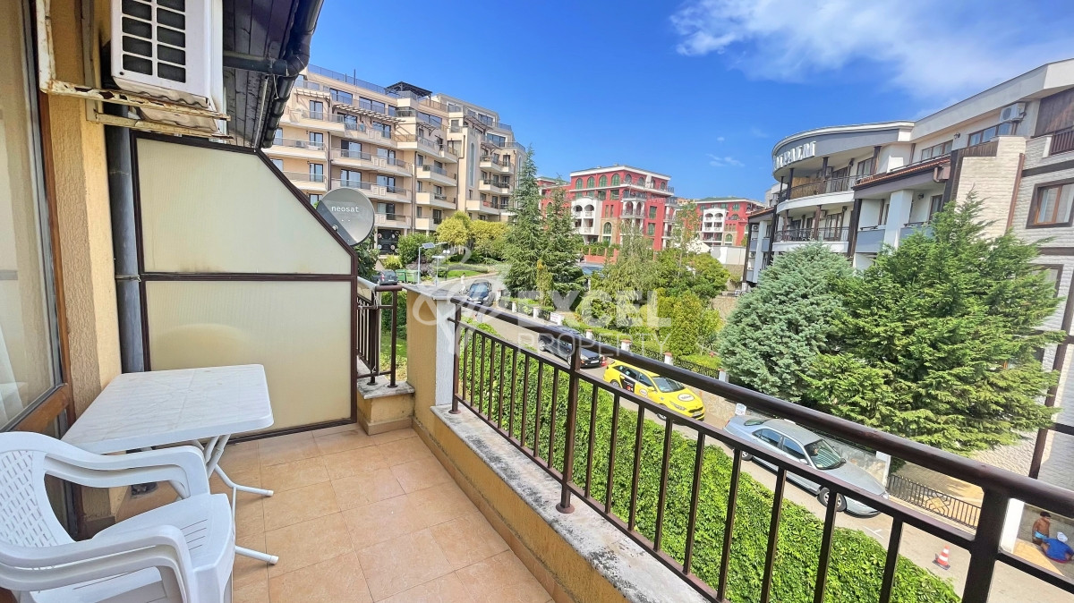 Обзаведено студио за продажба в Свети Влас, с частична гледка море