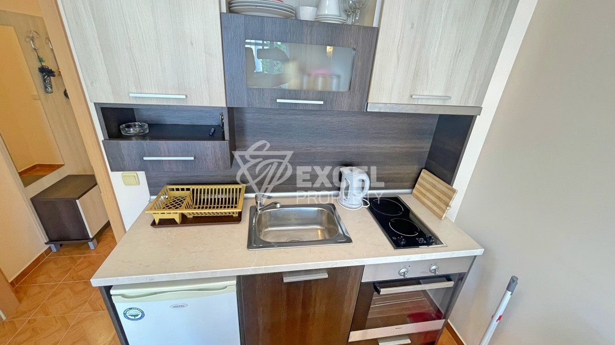 Обзаведено студио за продажба в Свети Влас, с частична гледка море