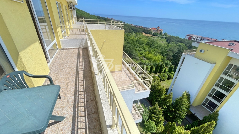 Тристаен апартамент с гледка море в Свети Влас