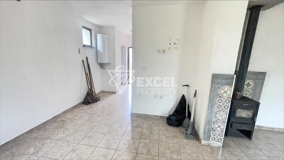 Едноетажна къща с две спални в Горица за продажба